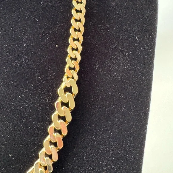 Gold Chain Necklace - Picture 3 of 4